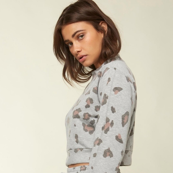 O'Neil. 'Novie' Lepoard Fleece Sweater. Size Medium. - Picture 4 of 13